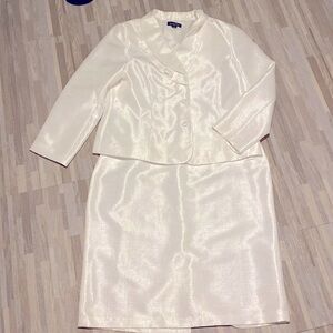 ISABELLA SUITS ladies 2-pc suit. White shiny material.  Hidden zipper in skirt